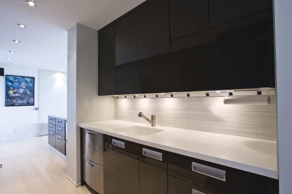 task lighting apt angled power strip 18 inch left, 3 receptacles, white