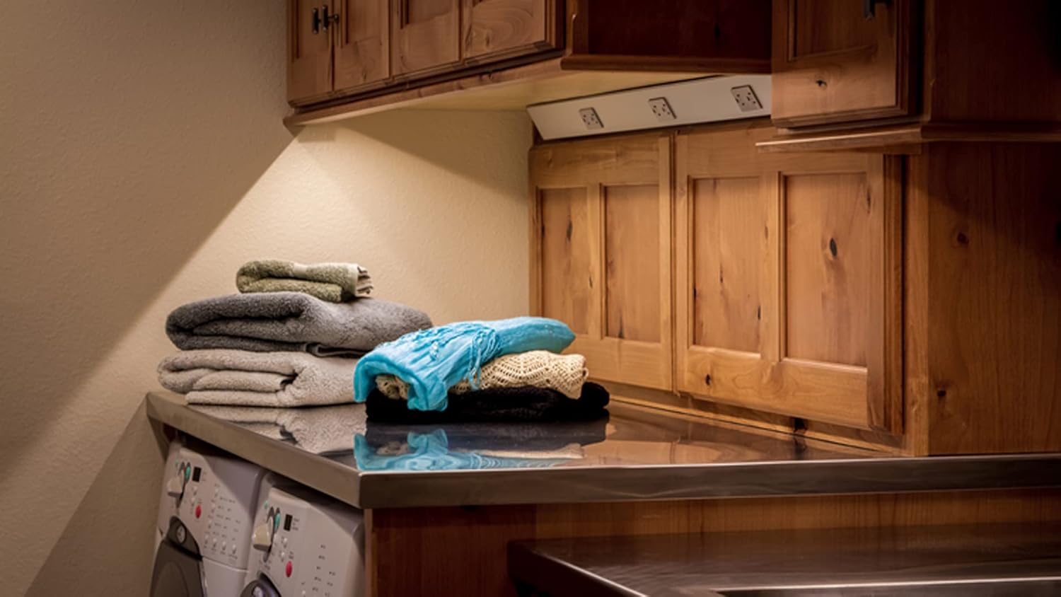 task lighting apt angled power strip 18 inch left, 3 receptacles, white