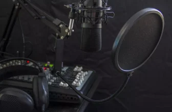 7 Must-Have Audio & Entertainment Gadgets for Movie Lovers