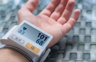 How Do Wearable Blood Sugar Monitors Benefit Diabetics?
