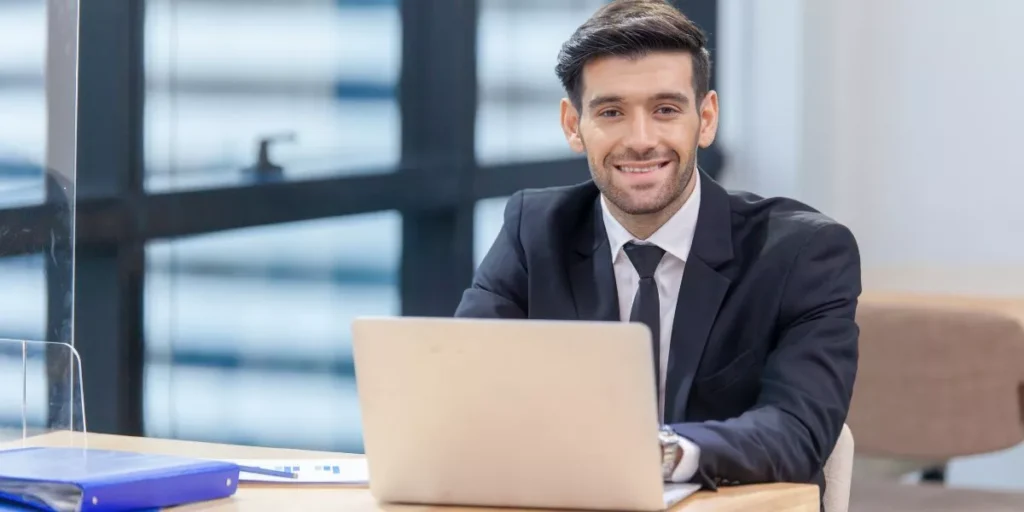 business laptop 1 1024x512.webp.webp