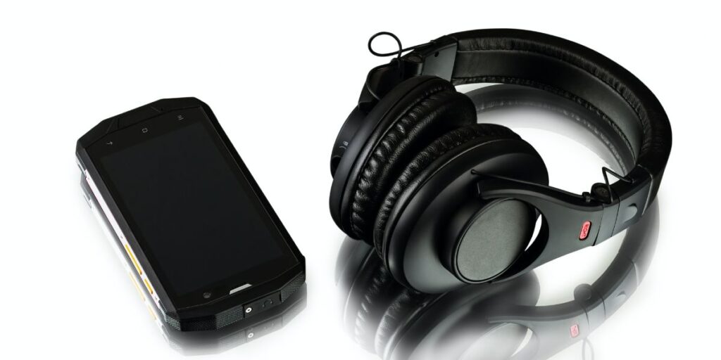 durable headphones 1024x512.jpg