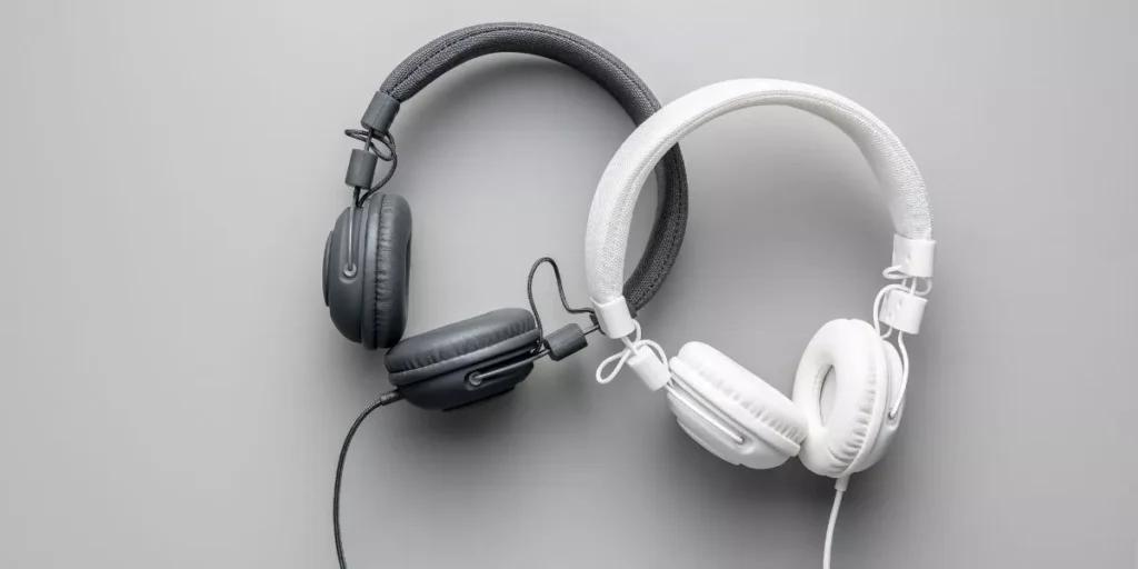 wired headphones 1024x512.webp.webp