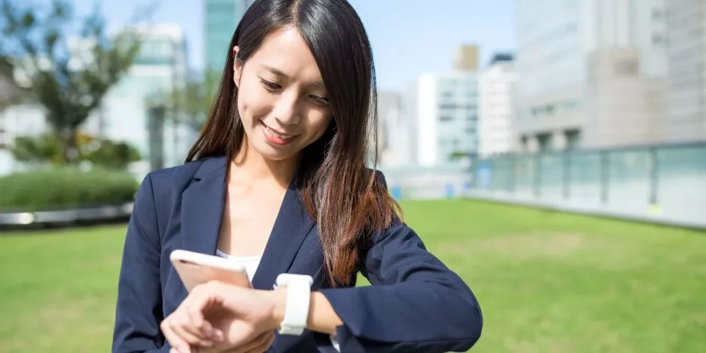 smartwatches connect 1024x512.webp.webp